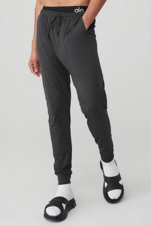 Pantalon Alo Yoga Conquer Revitalize Hombre Anthracite | Chile 53769-CGSX