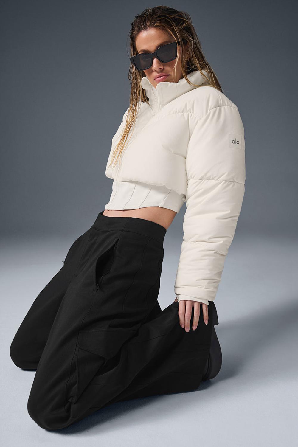 Chaqueta Puffer Alo Yoga Main Act Corset Mujer Ivory / Ivory | Chile  65321-DLJO