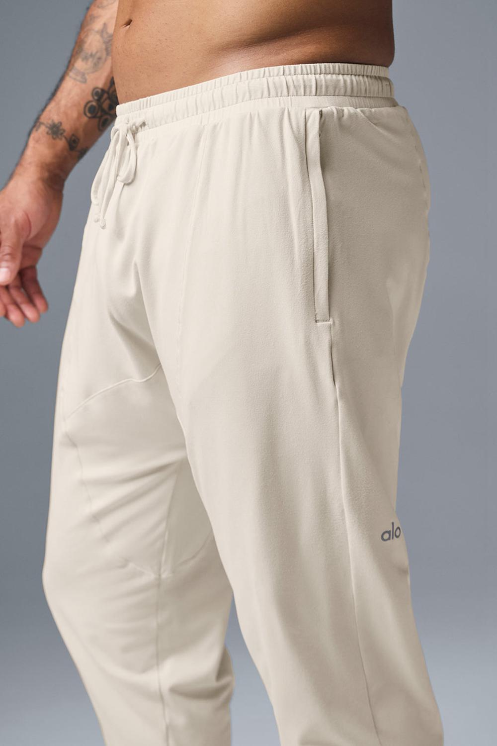Pantalon Alo Yoga Conquer Revitalize Hombre Bone | Chile  37829-LZHY