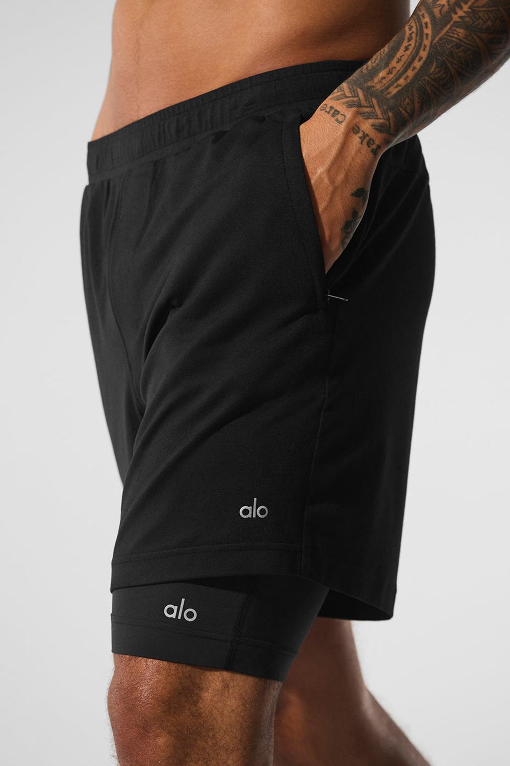 Short Alo Yoga Conquer React 2-In-1 Performance Hombre Negras Negras | Chile  57208-HPOU