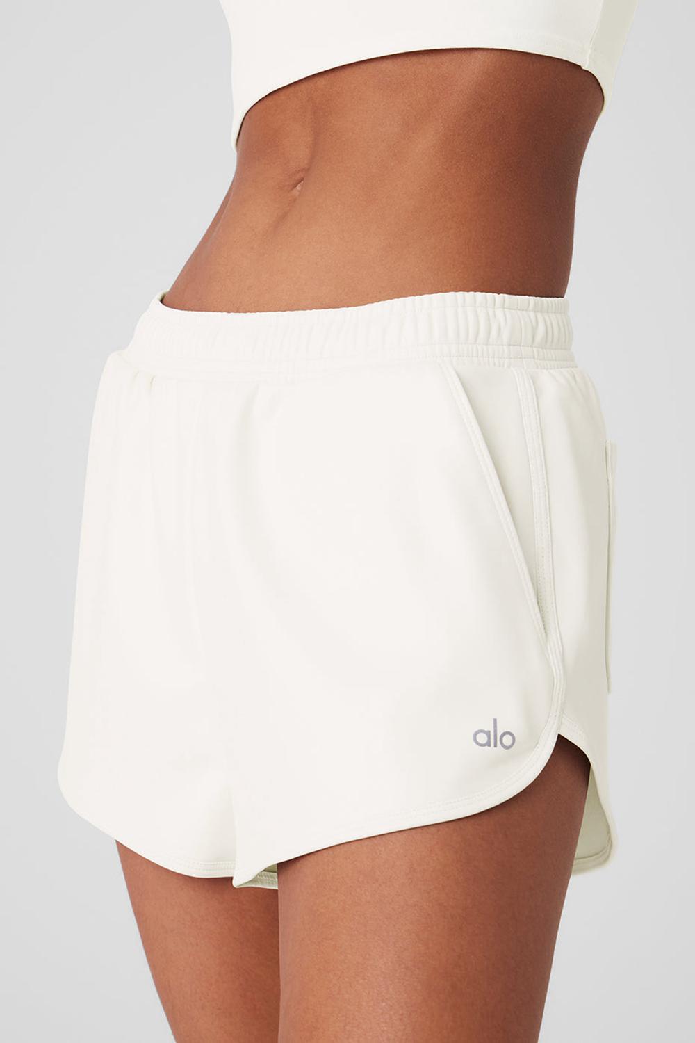 Short Alo Yoga Faux Leather Power Hour Mujer Ivory | Chile  43518-KTXI