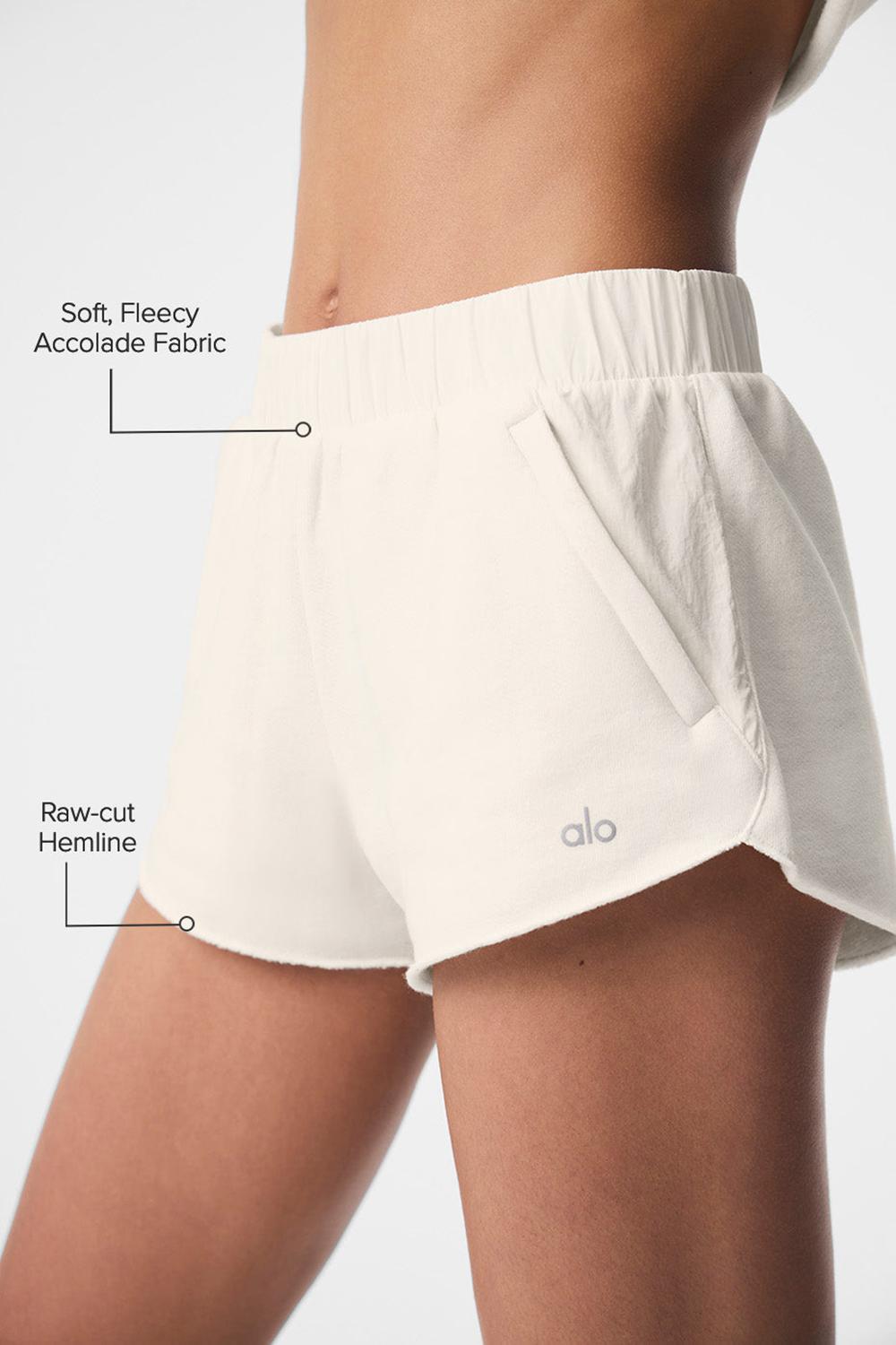Short Alo Yoga In The Air Dolphin Mujer Ivory | Chile  54623-AUWX