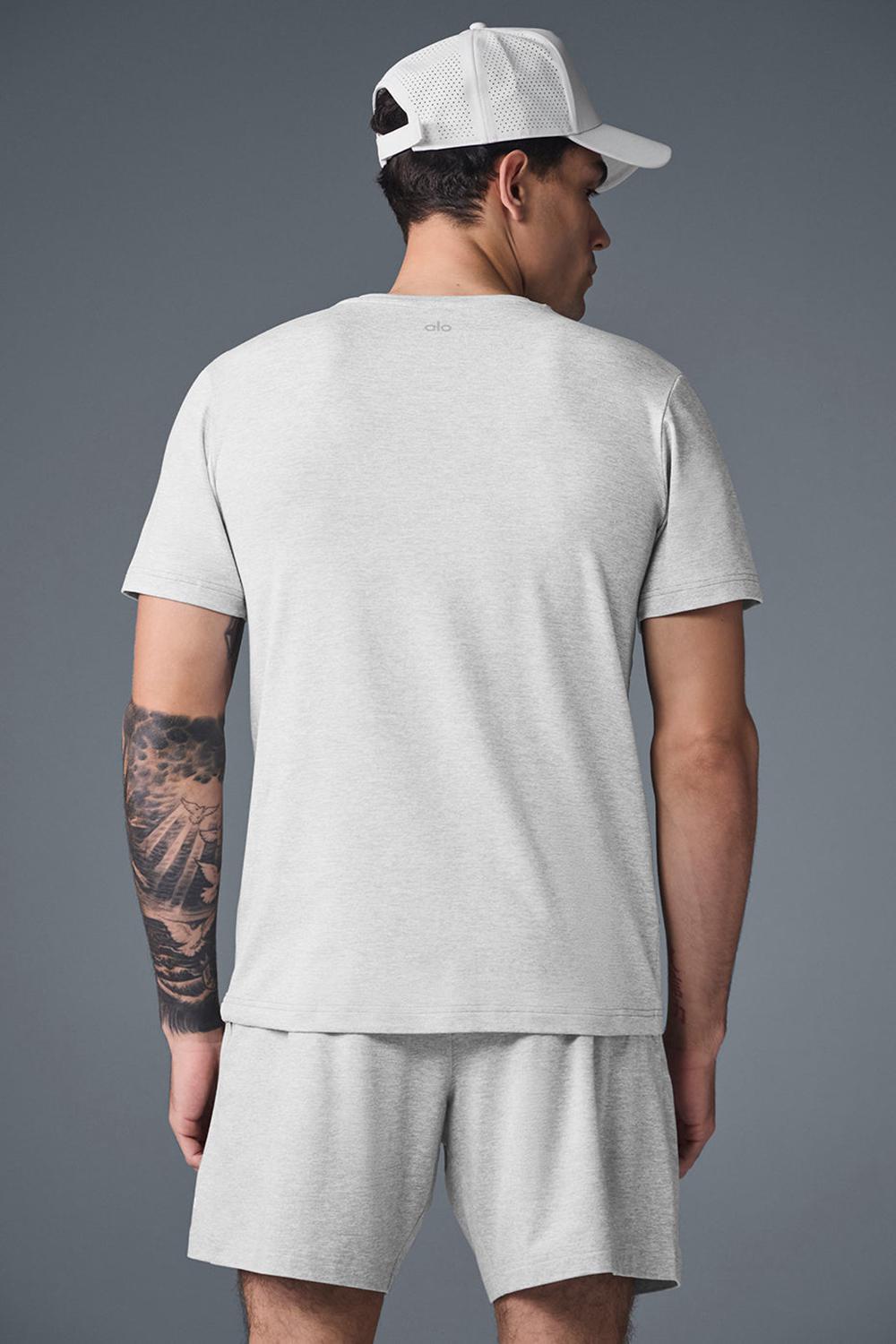 Short Sleeve Alo Yoga Conquer Reform Crewneck Hombre Gris | Chile  60589-YMRP
