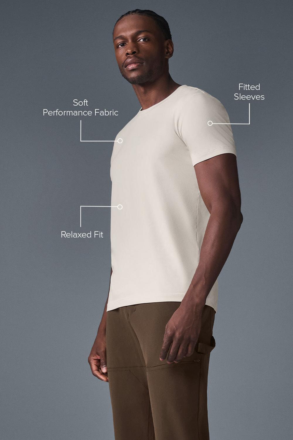 Short Sleeve Alo Yoga Conquer Reform Crewneck Hombre Bone | Chile  91458-HVGX