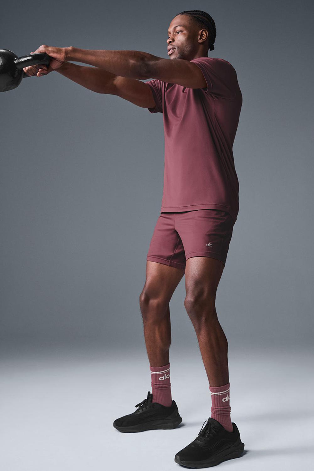 Short Sleeve Alo Yoga Conquer Reform Crewneck Hombre Burdeos | Chile  41932-JPKM