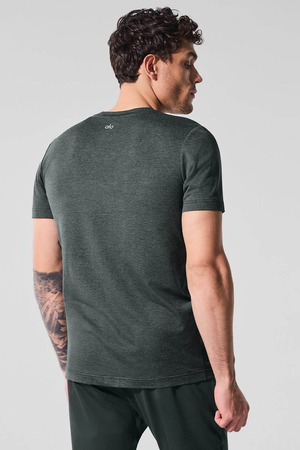Short Sleeve Alo Yoga Conquer Reform Crewneck Hombre Verde | Chile  28456-JWKC