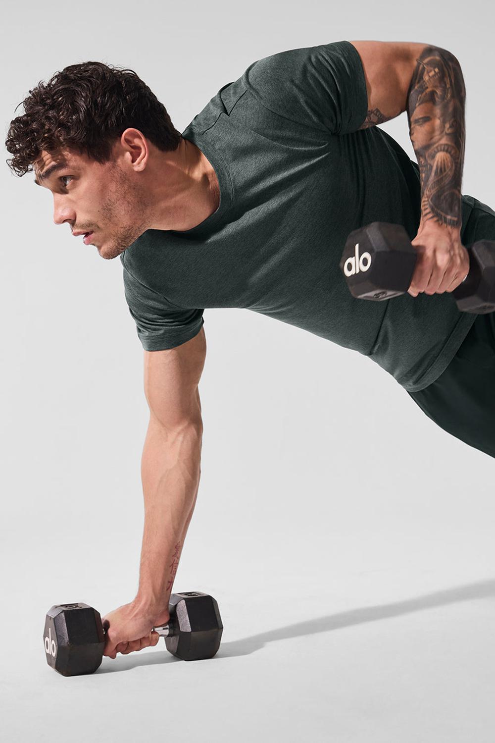 Short Sleeve Alo Yoga Conquer Reform Crewneck Hombre Verde | Chile  28456-JWKC