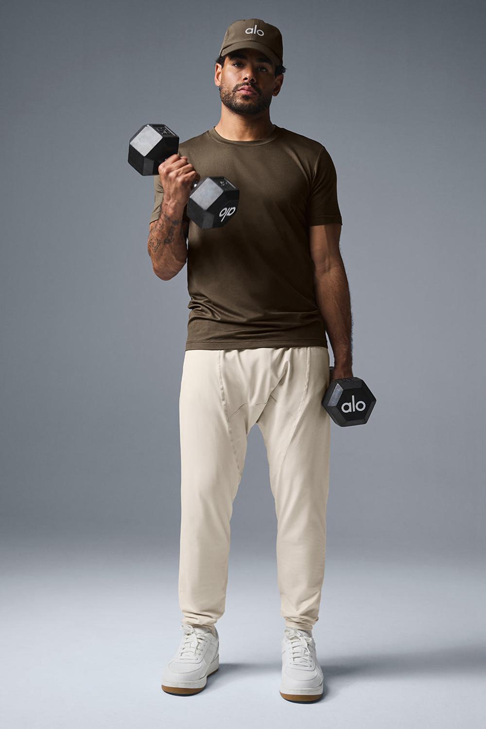 Short Sleeve Alo Yoga Conquer Reform Crewneck Hombre Espresso | Chile  57298-DXRA