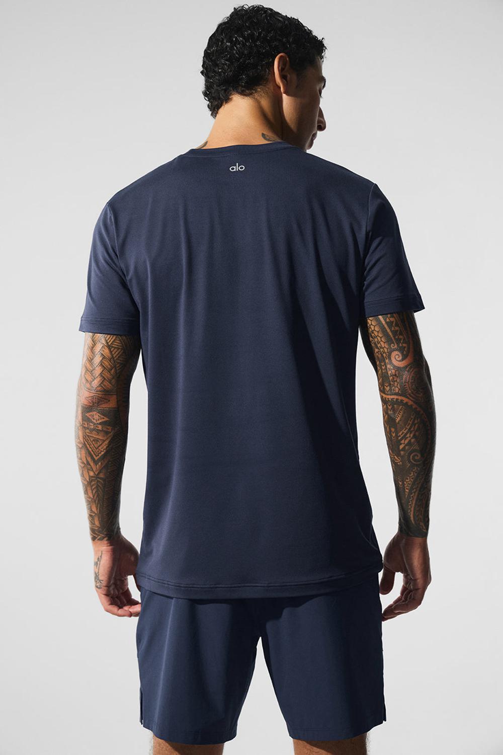 Short Sleeve Alo Yoga Conquer Reform Crewneck Hombre Azul Marino | Chile  61847-TLPO